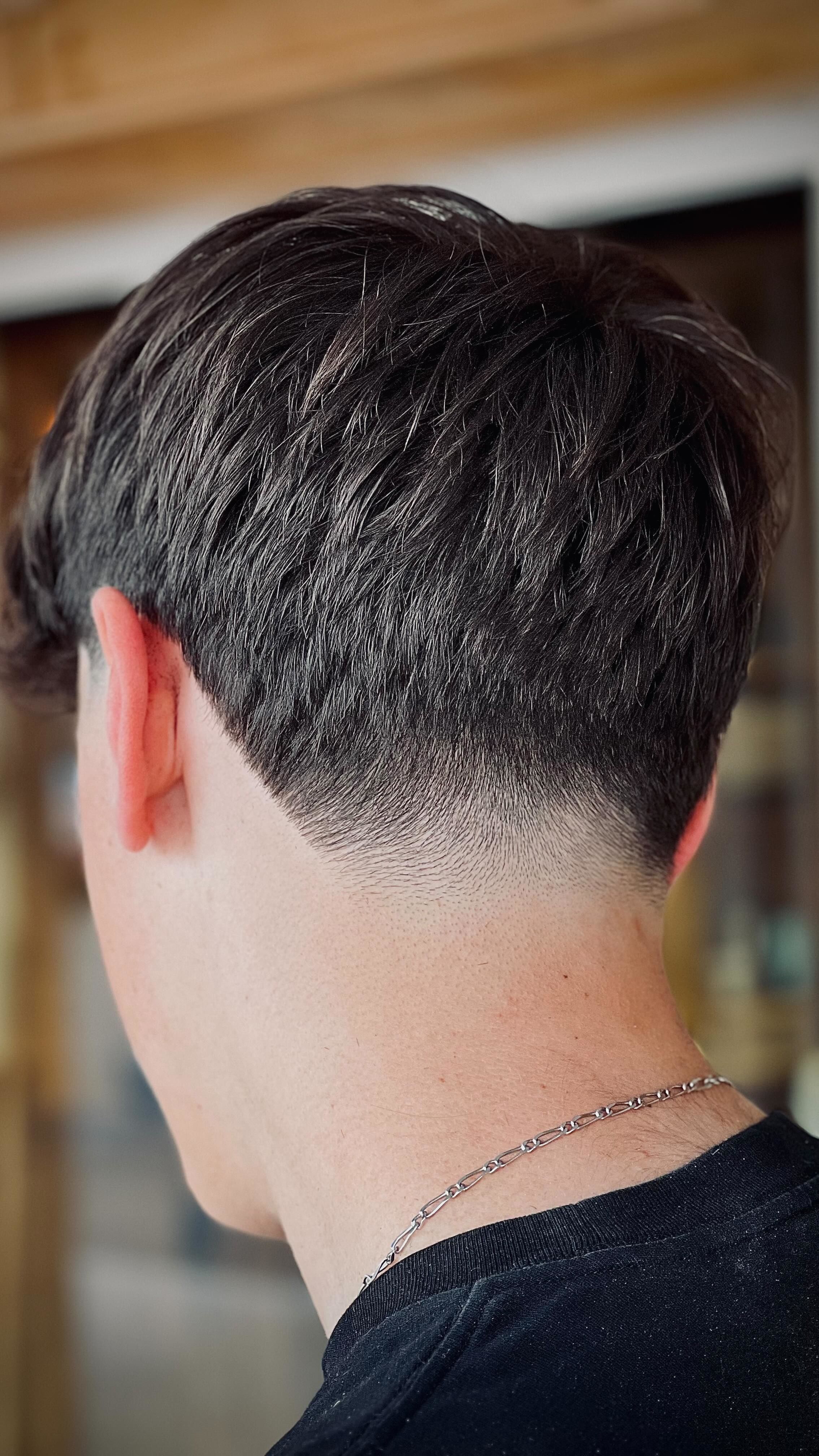 Détails d’une nuque taper fade